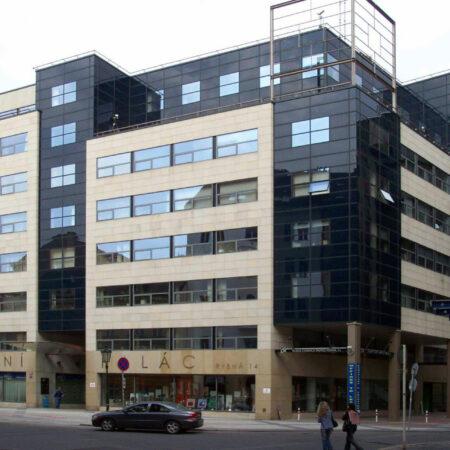 Pražská burza je na konci růstu, investoři sledují vývoj