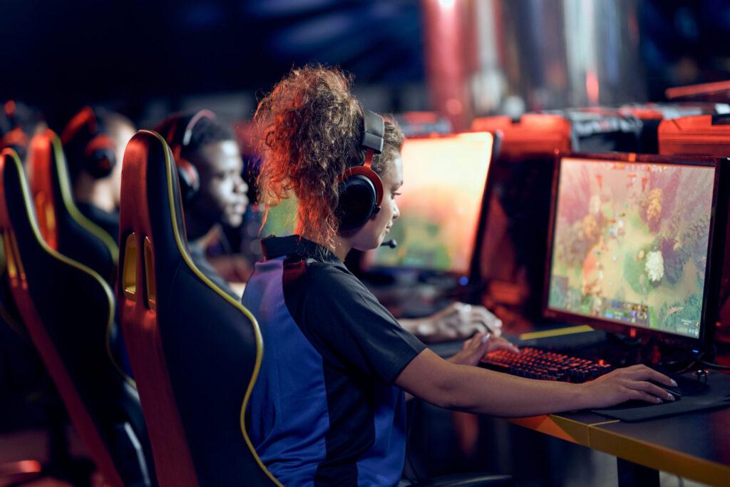 Fortuna spustila sázky na e-sporty jako LoL, CS:GO, Dota 2 a Hearthstone. Noví hráči získají 500 Kč zdarma. Přehled novinek pro rok 2025.