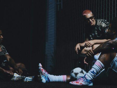 Kolaborace adidas a BAPE® míří na fotbalový stadion