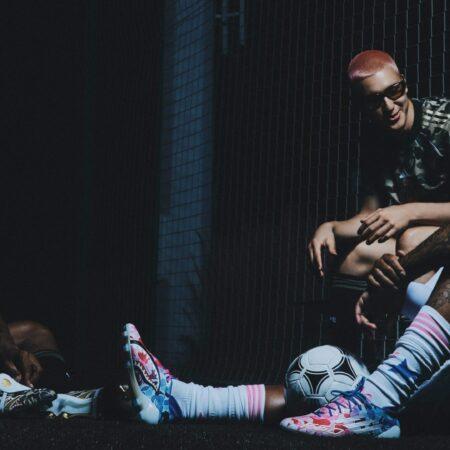 Kolaborace adidas a BAPE® míří na fotbalový stadion